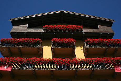 Blumen auf dem Balkon Cortina foto